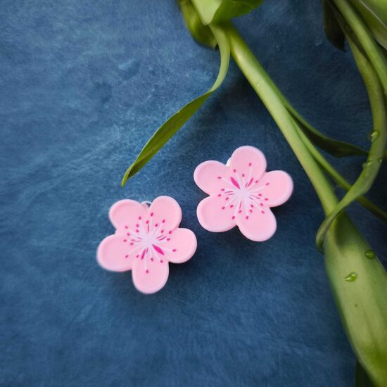 Klipši Gaiši rozā ķiršu ziedi